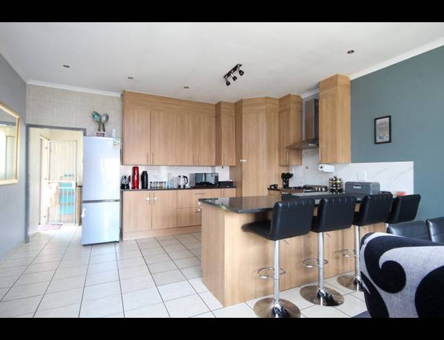 3 BEDROOM TOWNHOUSE FOR SALE IN THATCHFIELD